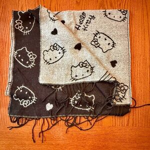 Hello‎ Kitty Black and White Knit Scarf